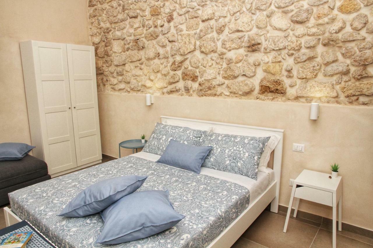 Essentia Rooms- Ortigia Holidays 시라쿠사 외부 사진