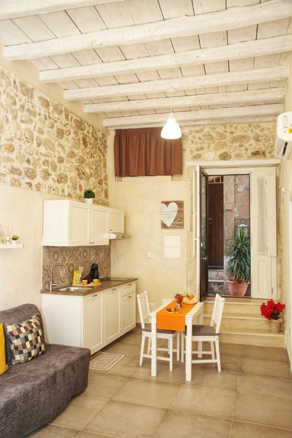 Essentia Rooms- Ortigia Holidays 시라쿠사 외부 사진