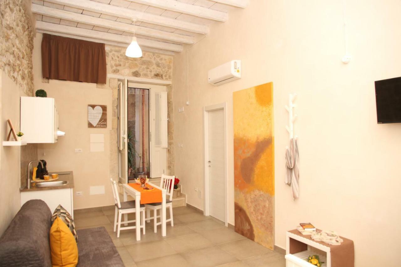 Essentia Rooms- Ortigia Holidays 시라쿠사 외부 사진