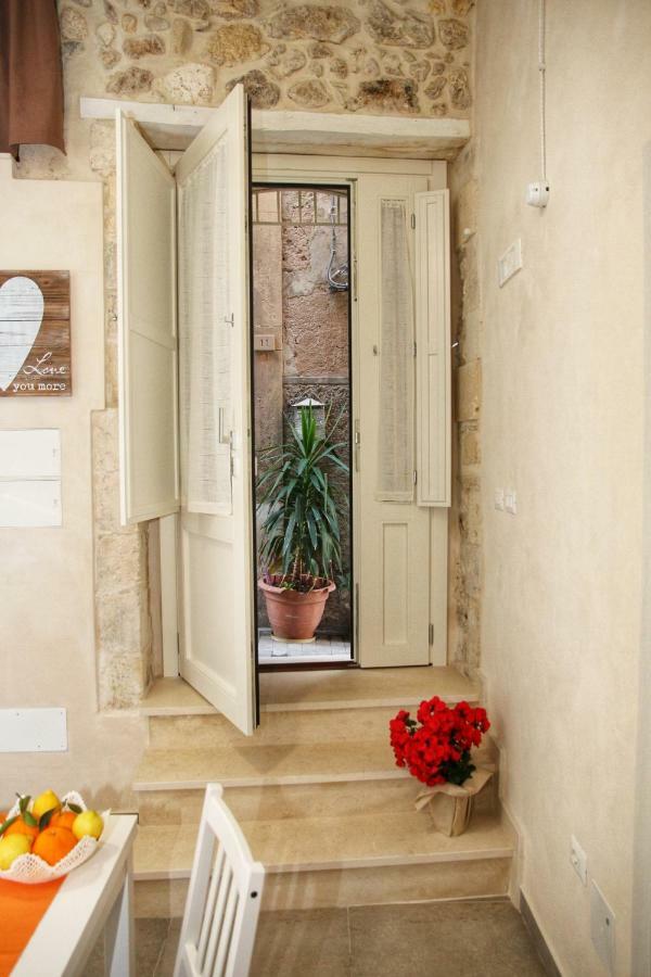 Essentia Rooms- Ortigia Holidays 시라쿠사 외부 사진