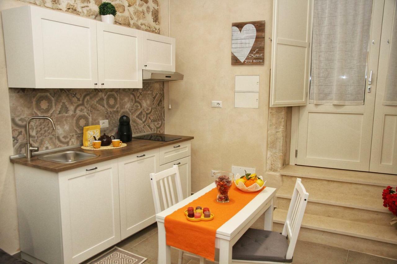 Essentia Rooms- Ortigia Holidays 시라쿠사 외부 사진
